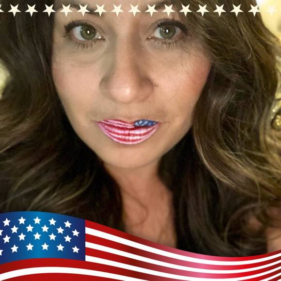 Meet your Posher, Jennifer - Picture 1 of 1